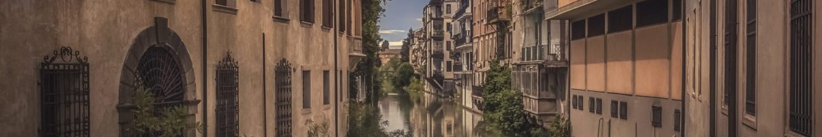 835078-Padova-Italy-Houses-Canal